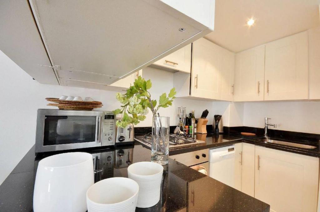 Piccadilly Circus Apartments London Room photo